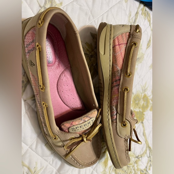 Sperry’s size 8. Tan and pink plaid details - Picture 1 of 5